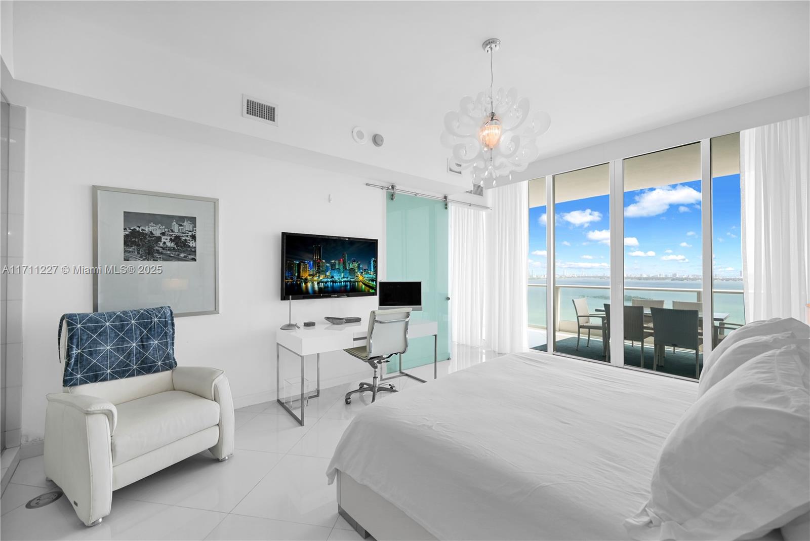 PARAMOUNT BAY CONDO - Residential