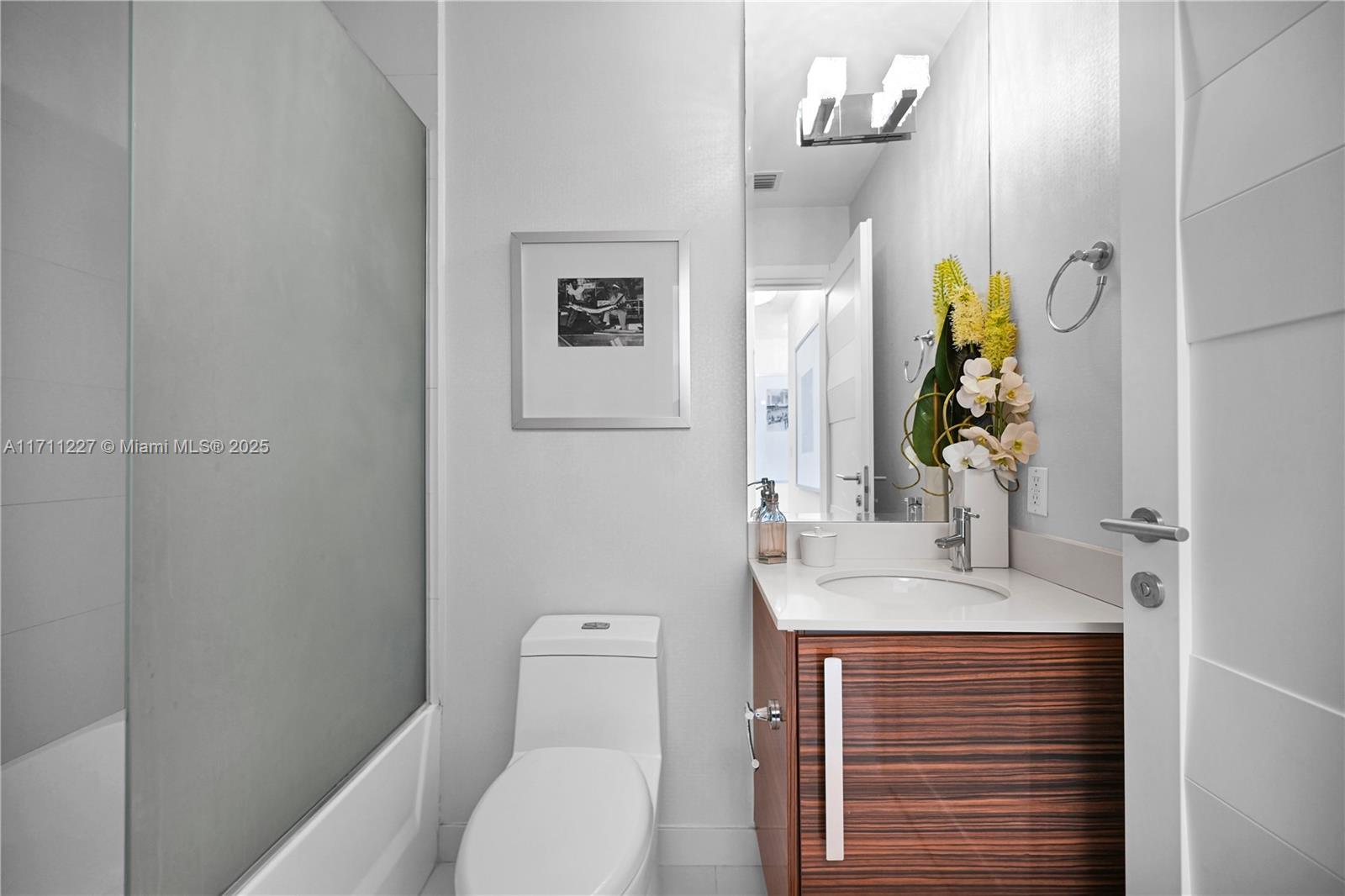 PARAMOUNT BAY CONDO - Residential