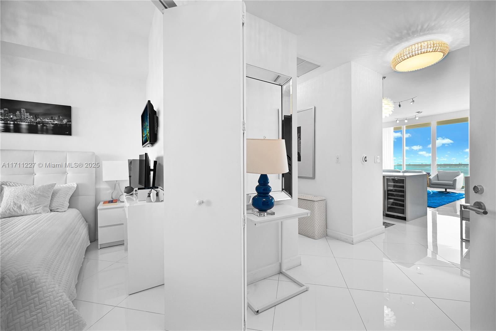 PARAMOUNT BAY CONDO - Residential