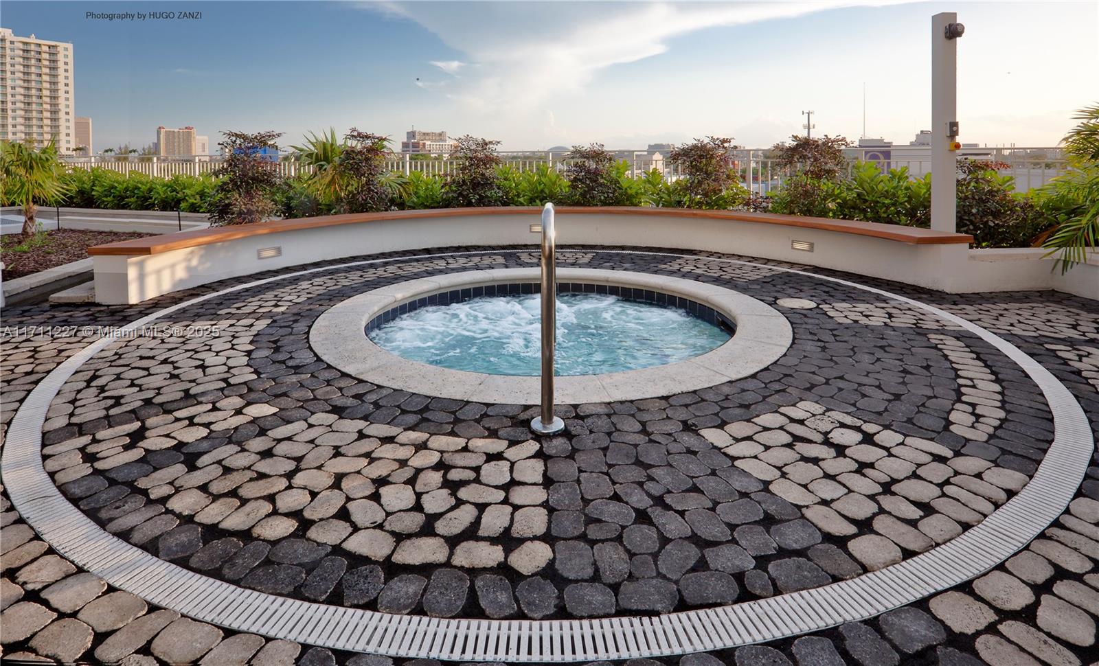 PARAMOUNT BAY CONDO - Residential