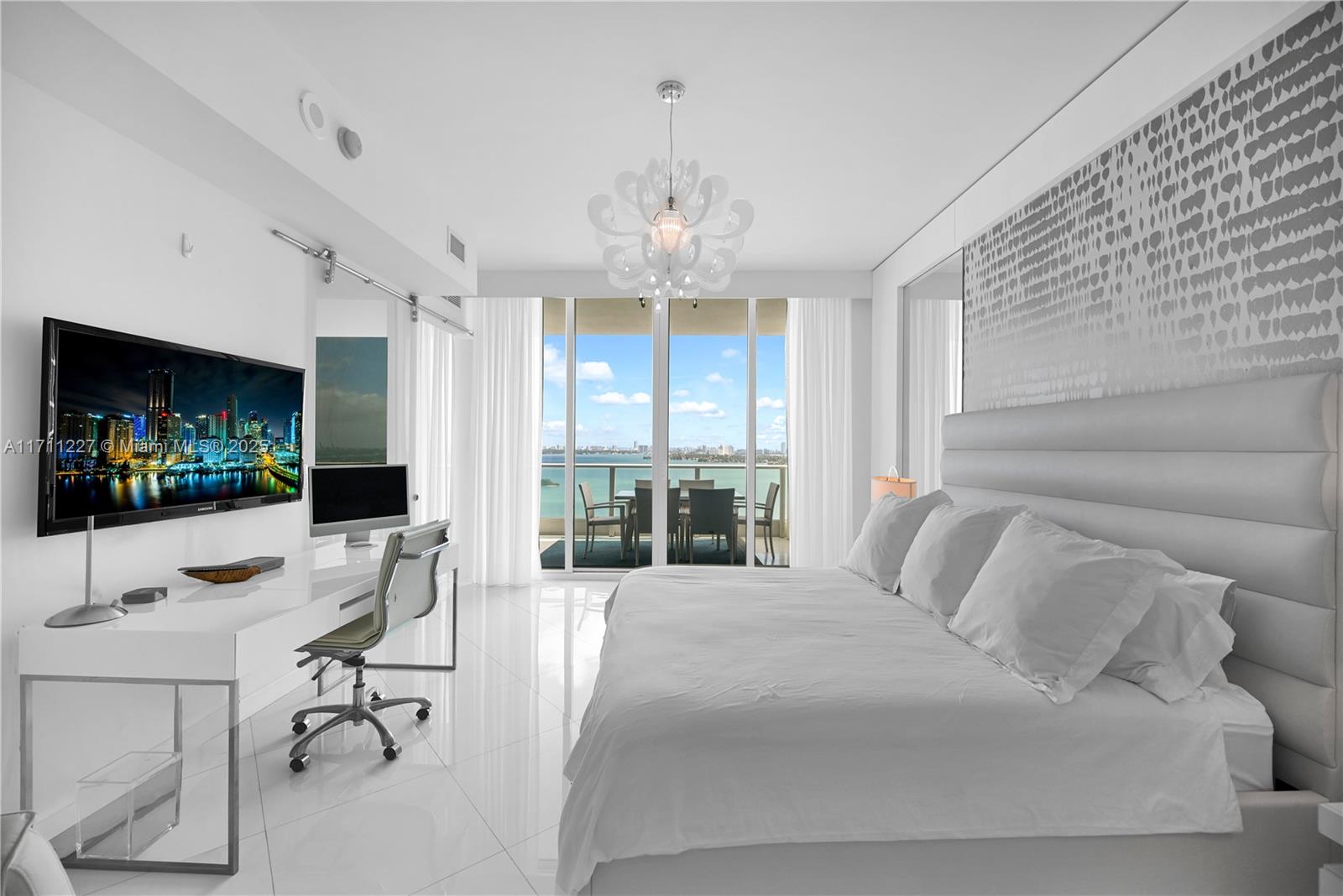 PARAMOUNT BAY CONDO - Residential