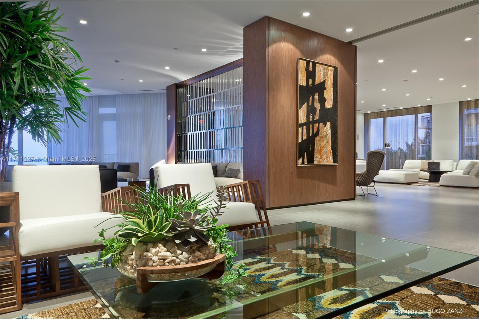 PARAMOUNT BAY CONDO - Residential