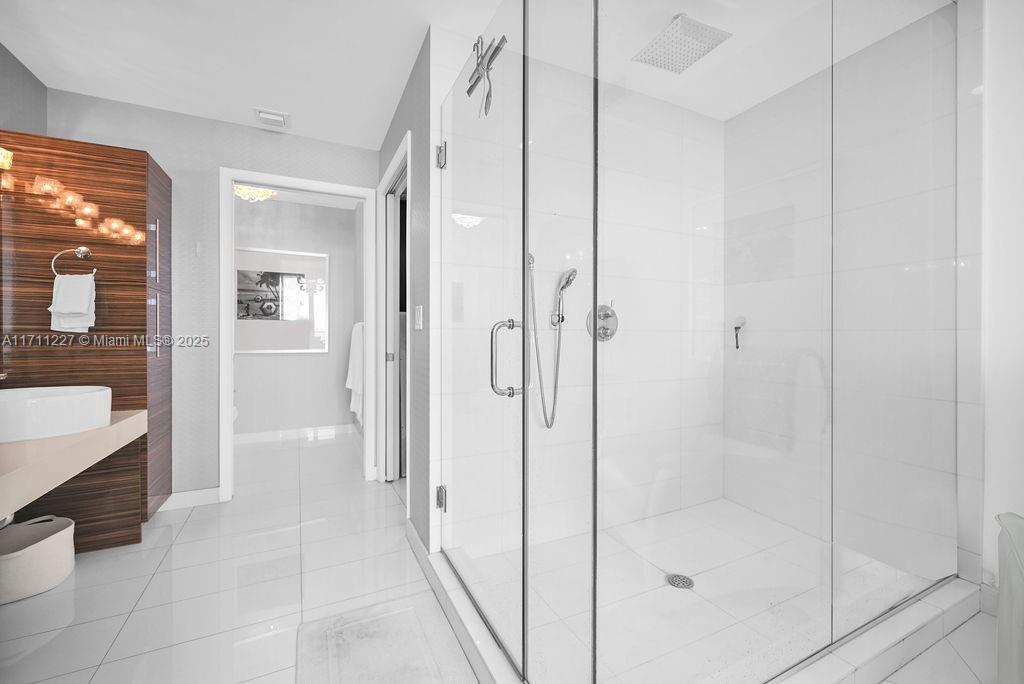 PARAMOUNT BAY CONDO - Residential