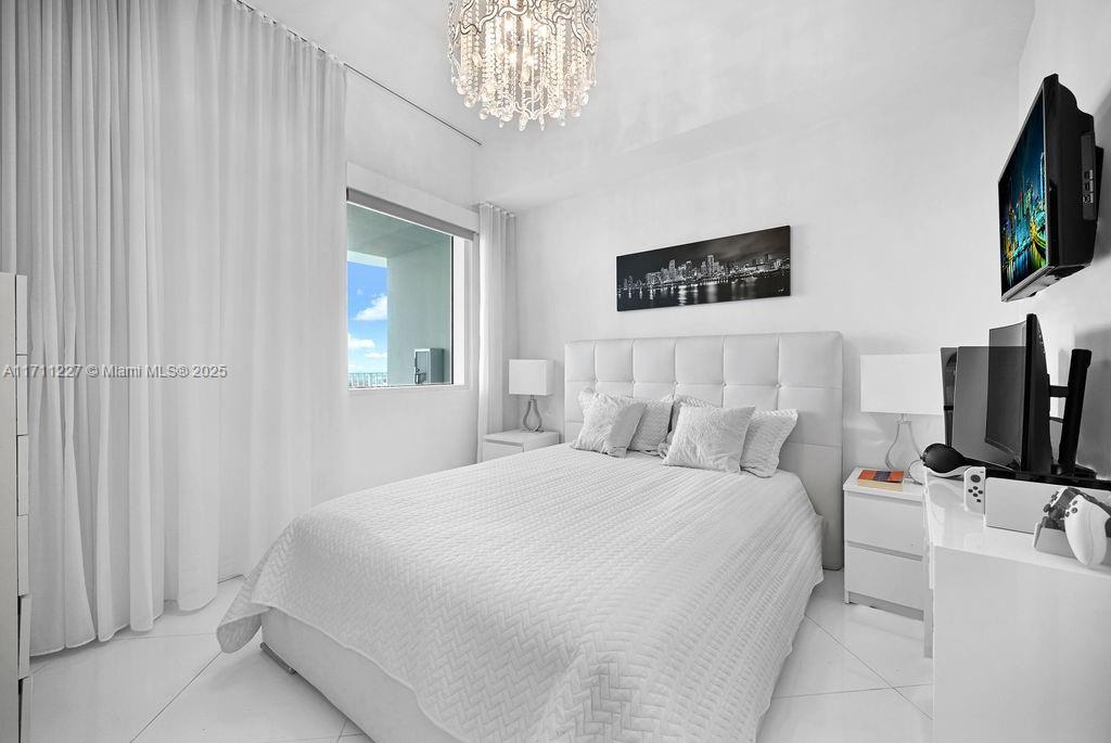 PARAMOUNT BAY CONDO - Residential