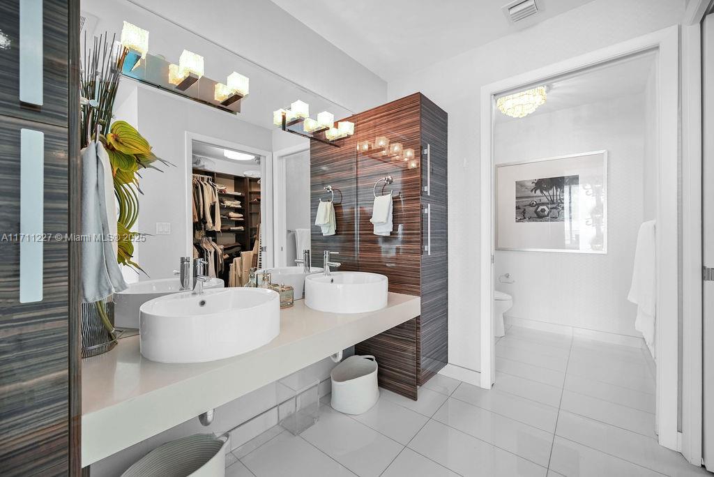 PARAMOUNT BAY CONDO - Residential