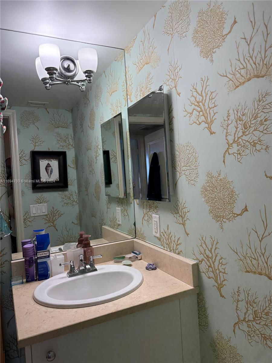 TURNBERRY VLG NO TOWER CO - Residential