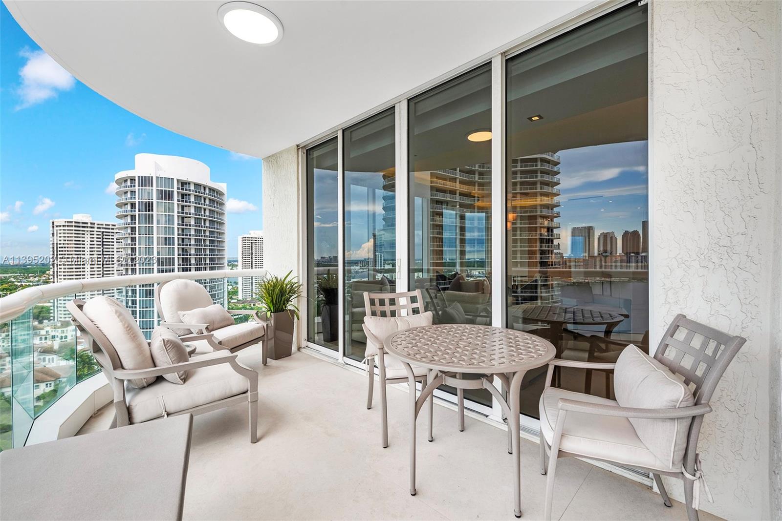 BELLAMARE @ WILLIAMS ISLA - Residential