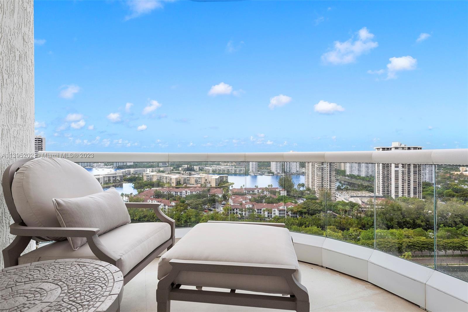 BELLAMARE @ WILLIAMS ISLA - Residential