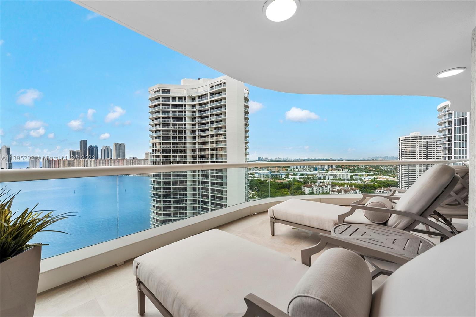 BELLAMARE @ WILLIAMS ISLA - Residential