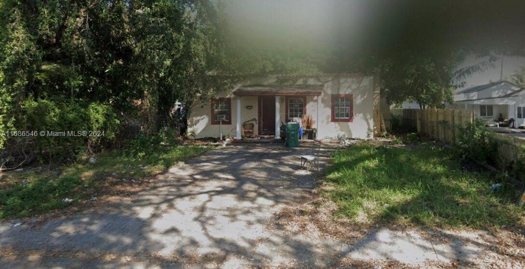 PERFECT POTENTIAL FOR 5/3 DUPLEX WITH 2159 SQFT CENTRALLY LOCATED ; QUIET NEIGHBORHOOD. GREAT INVESTMENT PROPERTY; WALKING DISTANCE TO SHOPPING CENTERS AND SUPERMARKETS . PRICE REFLECTS LAND VALUE ONLY. GREAT OPPORTUNITY FOR RENTAL INCOME.