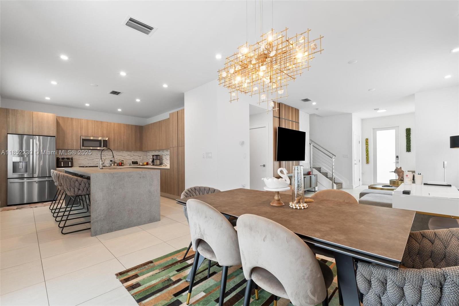 DORAL PALMS SOUTH - Residential