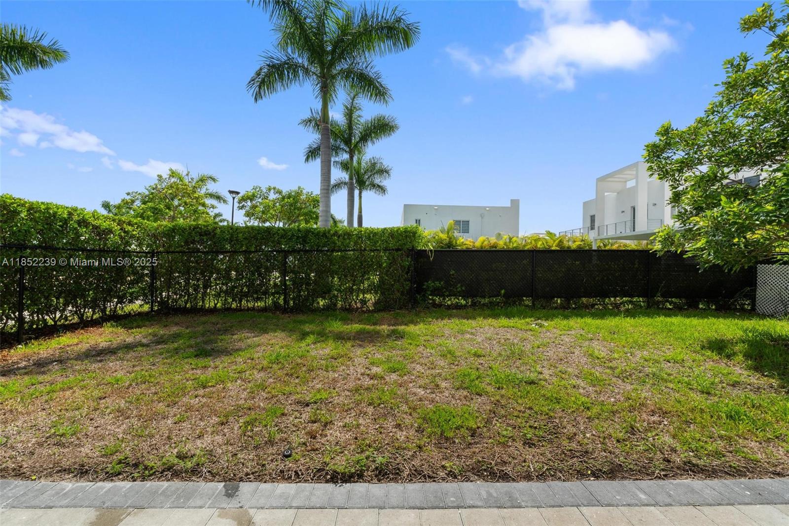 DORAL PALMS SOUTH - Residential