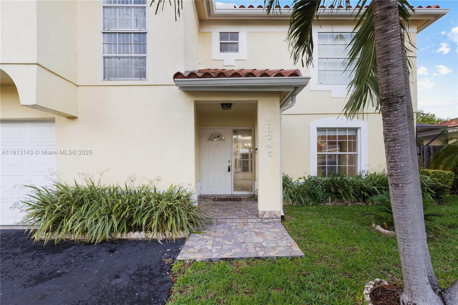 DORAL PALMS - Residential Lease
