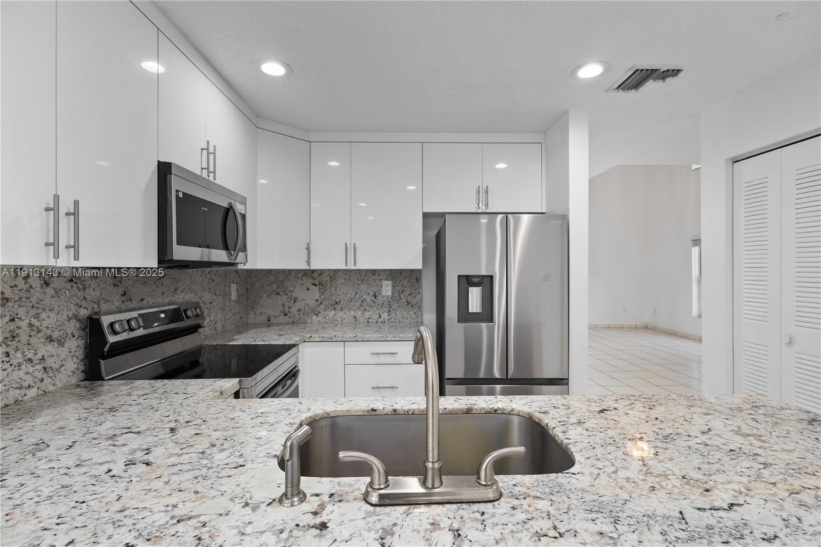 DORAL PALMS - Residential Lease