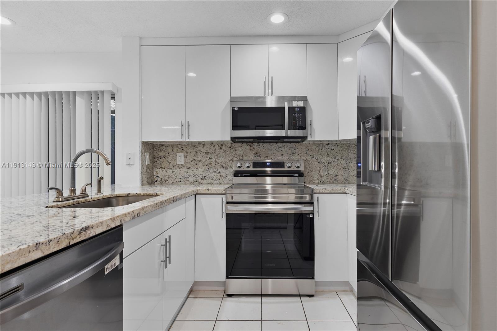 DORAL PALMS - Residential Lease