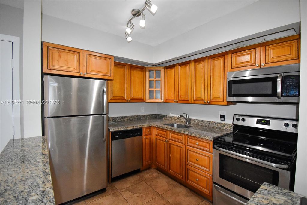 Photo of 9955 N Belfort Cir #112, Tamarac, FL 33321 (MLS # A12005271)