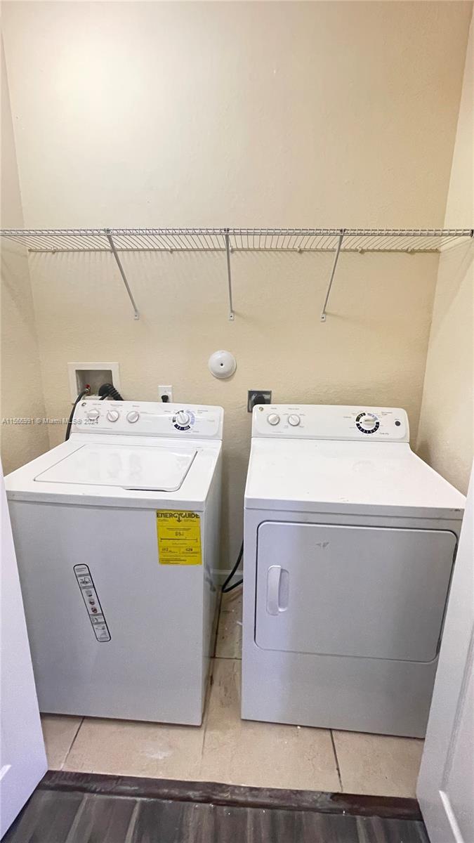 KENDALL COMMONS RESIDENTI - Residential Lease