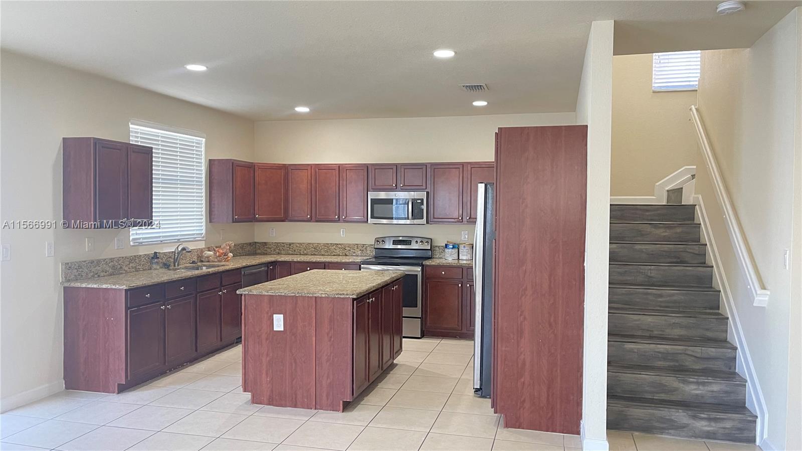 KENDALL COMMONS RESIDENTI - Residential Lease