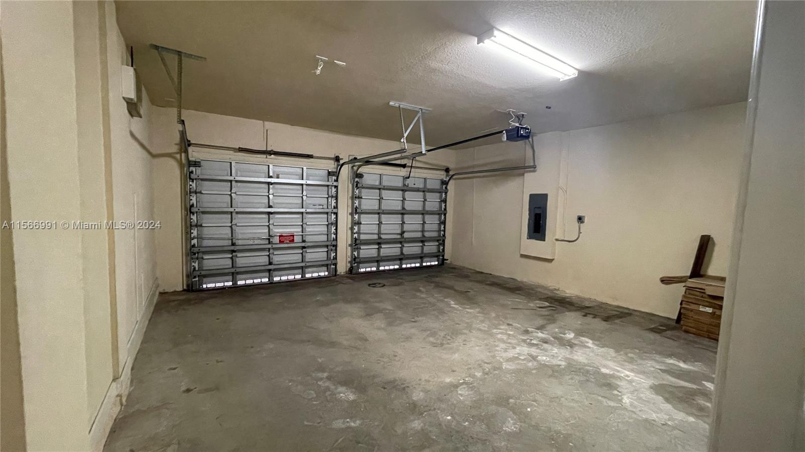 KENDALL COMMONS RESIDENTI - Residential Lease