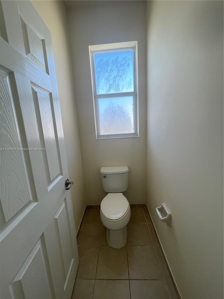 KENDALL COMMONS RESIDENTI - Residential Lease