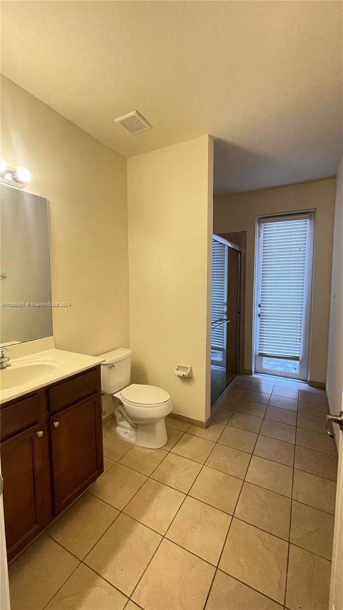 KENDALL COMMONS RESIDENTI - Residential Lease