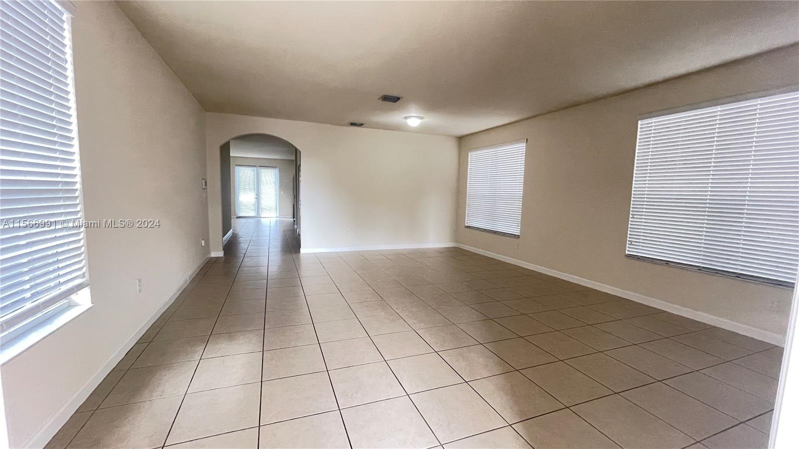 KENDALL COMMONS RESIDENTI - Residential Lease