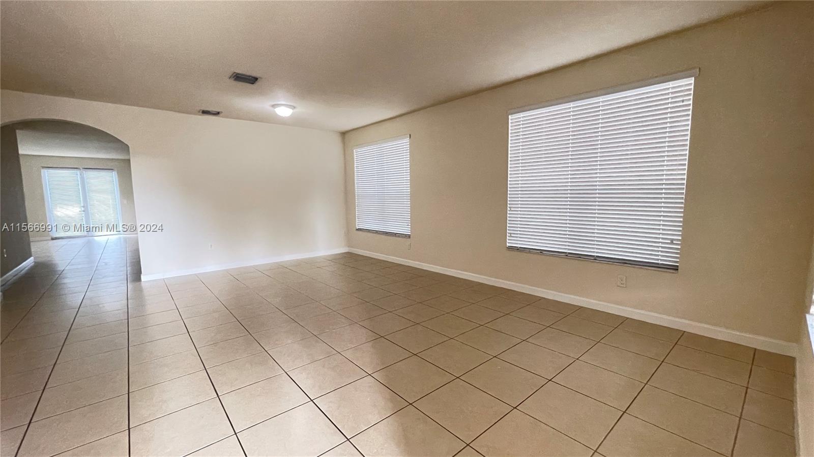 KENDALL COMMONS RESIDENTI - Residential Lease