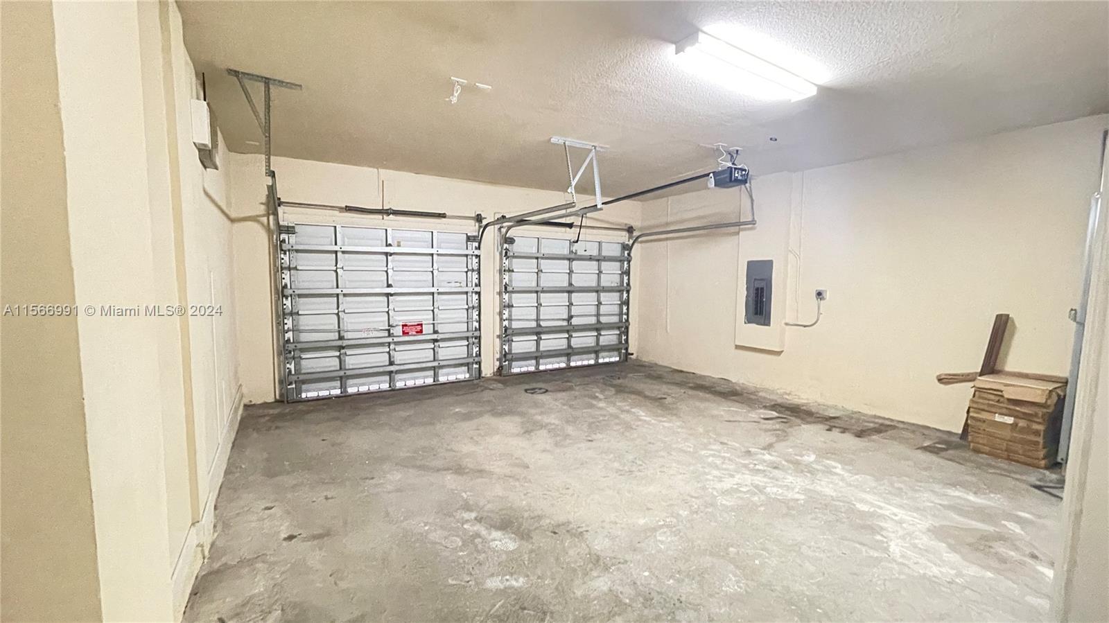 KENDALL COMMONS RESIDENTI - Residential Lease