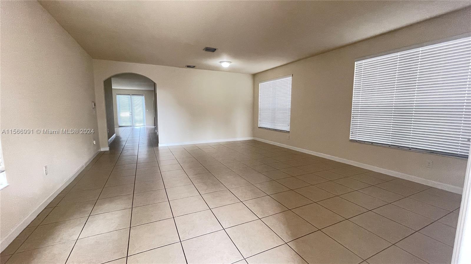 KENDALL COMMONS RESIDENTI - Residential Lease