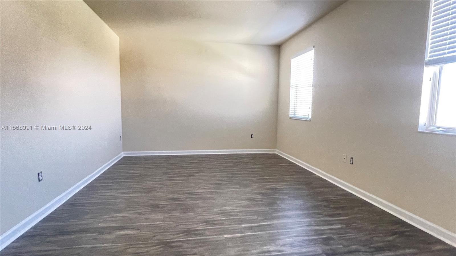 KENDALL COMMONS RESIDENTI - Residential Lease