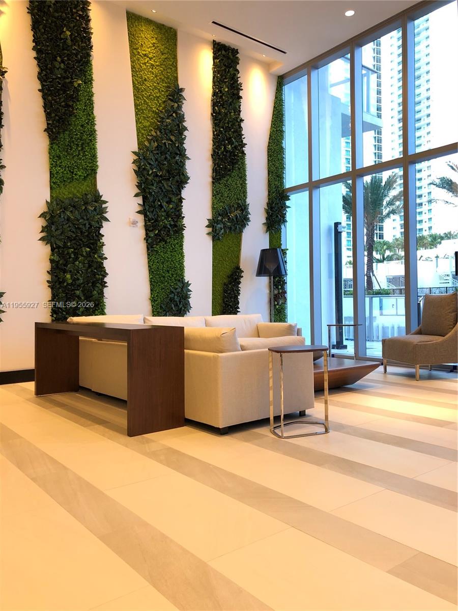 PARAMOUNT MIAMI WORLDCENT - Residential