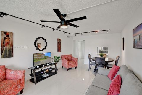 Condominium in Sunrise FL 2850 Sunrise Lakes Dr Dr 21.jpg