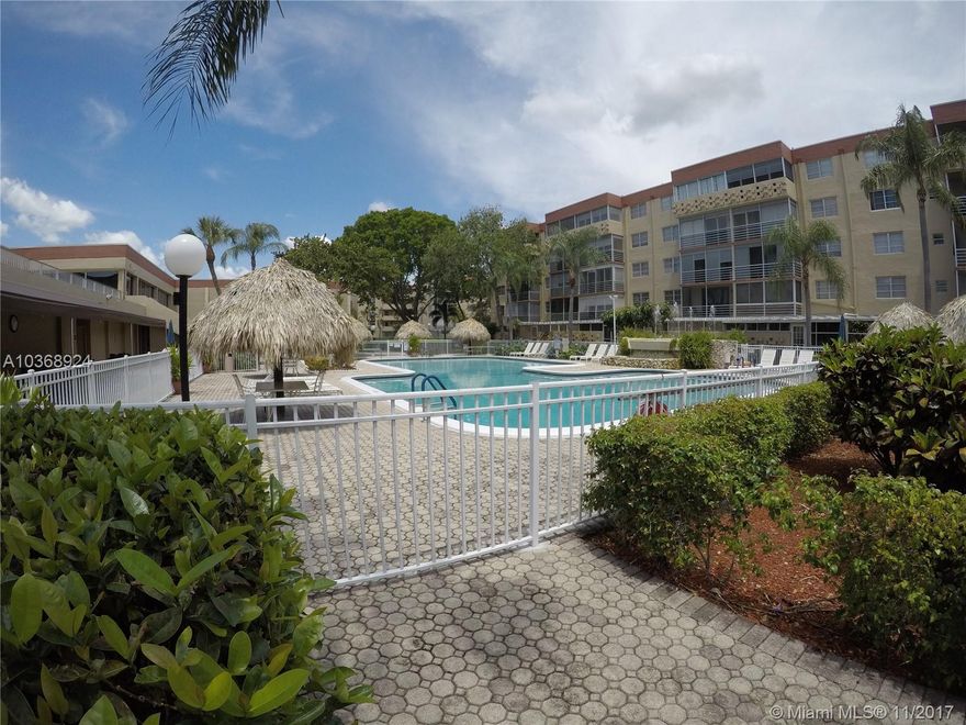 Forth floor spacious 1/1.5 in Polynesian Garden in Plantation, kitchen has new stainless steel appliances. Unit will be freshly painted. Large master bedroom with a walk in closet. Community has a pool and gym. Laundry is on each floor. Close to shopping, restaurants, and major highways. Association requires a 650 credit score and proof of income.