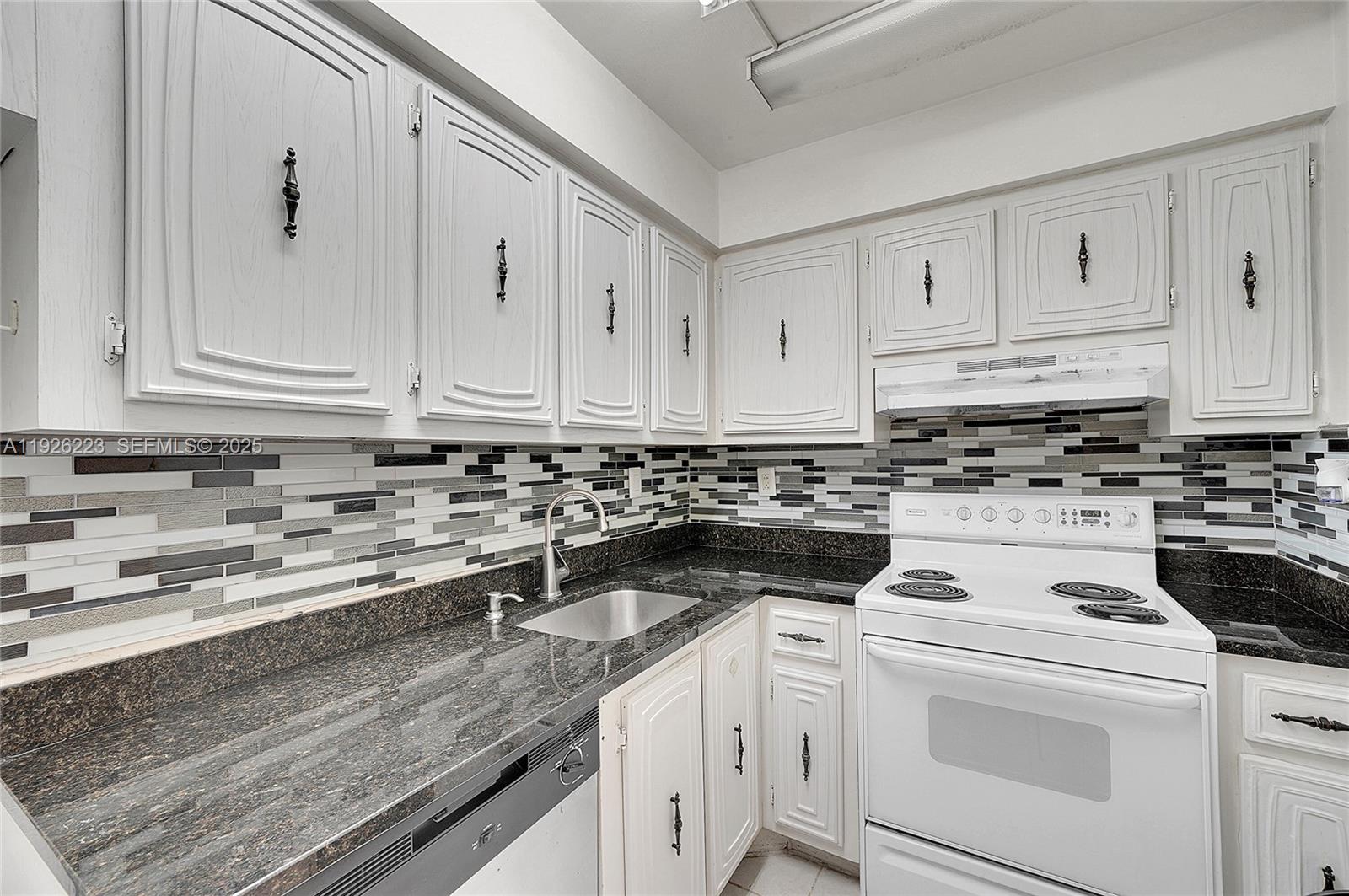 TOWNE ROYALE CONDO - Residential Lease