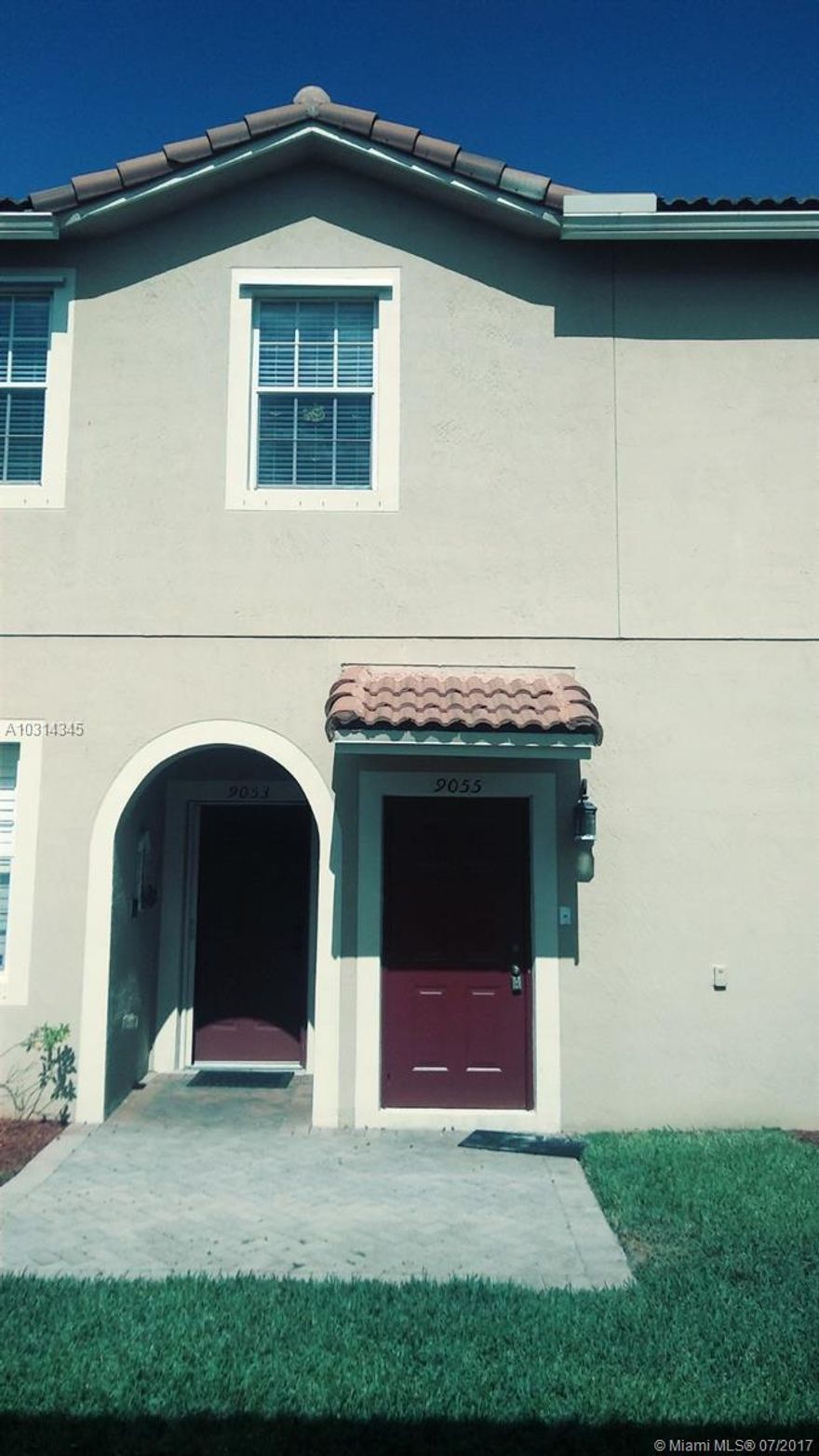 Corner, Lake View! Townhome at Hampton Hills in Tamarac features 3bed/2.5bath/1car-gar, very spacious, clubhouse w/pool and much more ready to move in!
