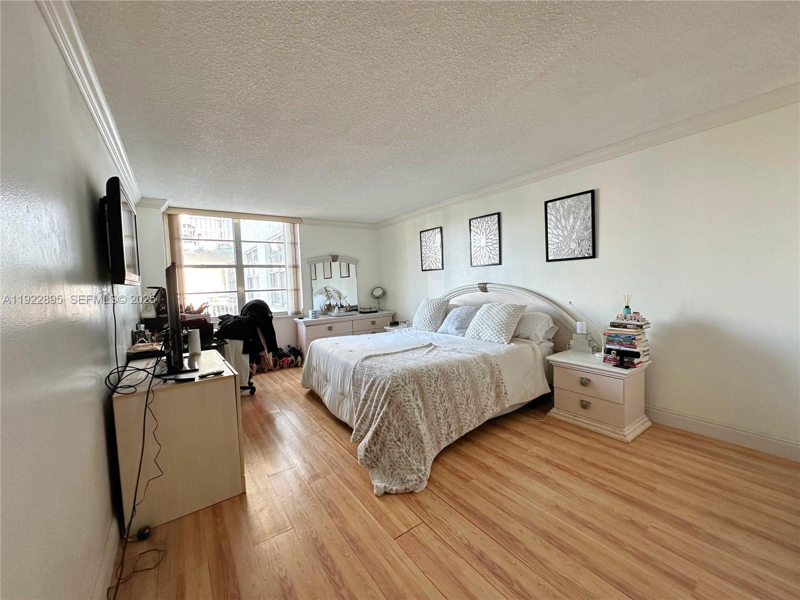 WINSTON TOWERS 500 CONDO - Residential