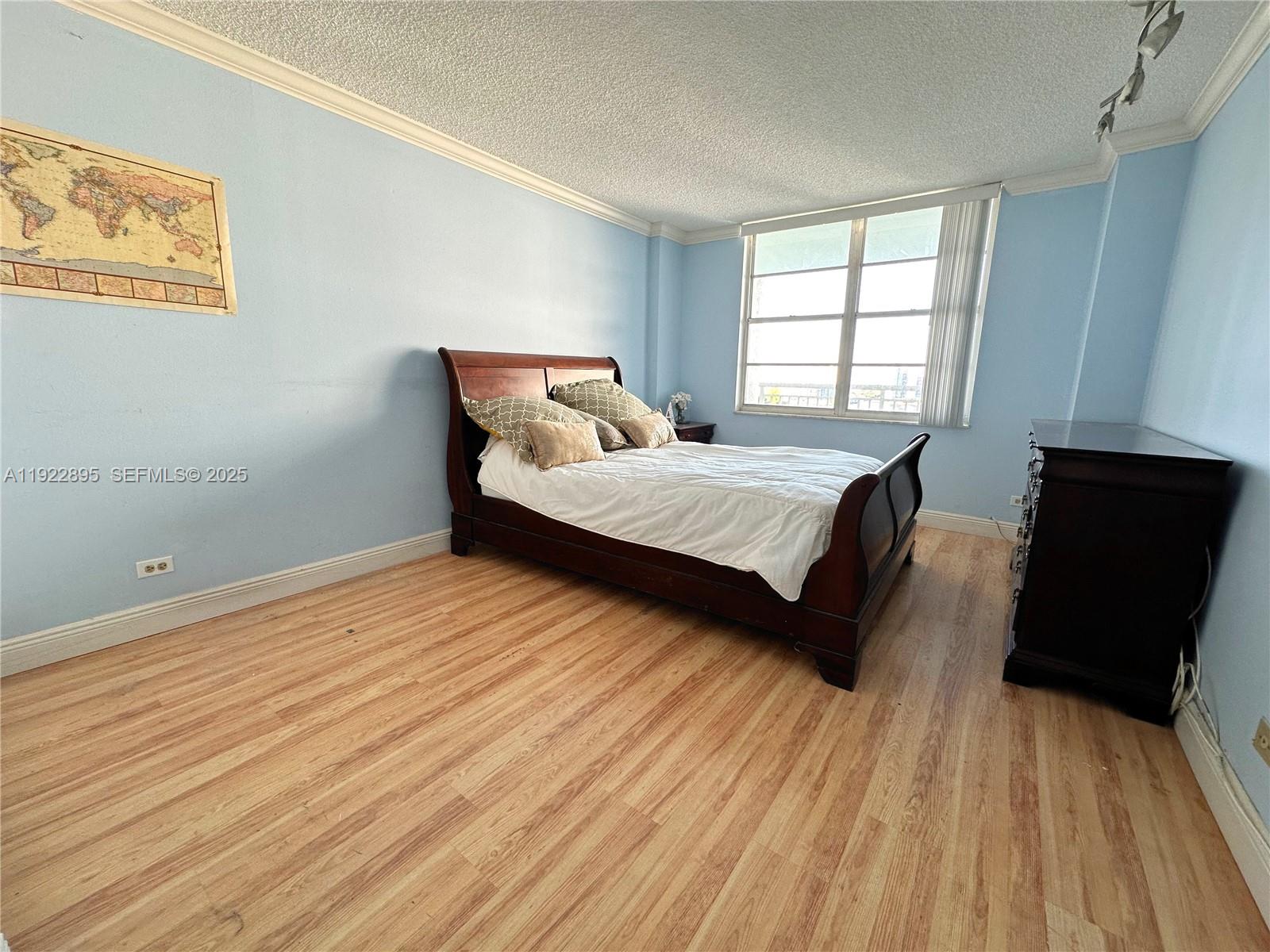 WINSTON TOWERS 500 CONDO - Residential