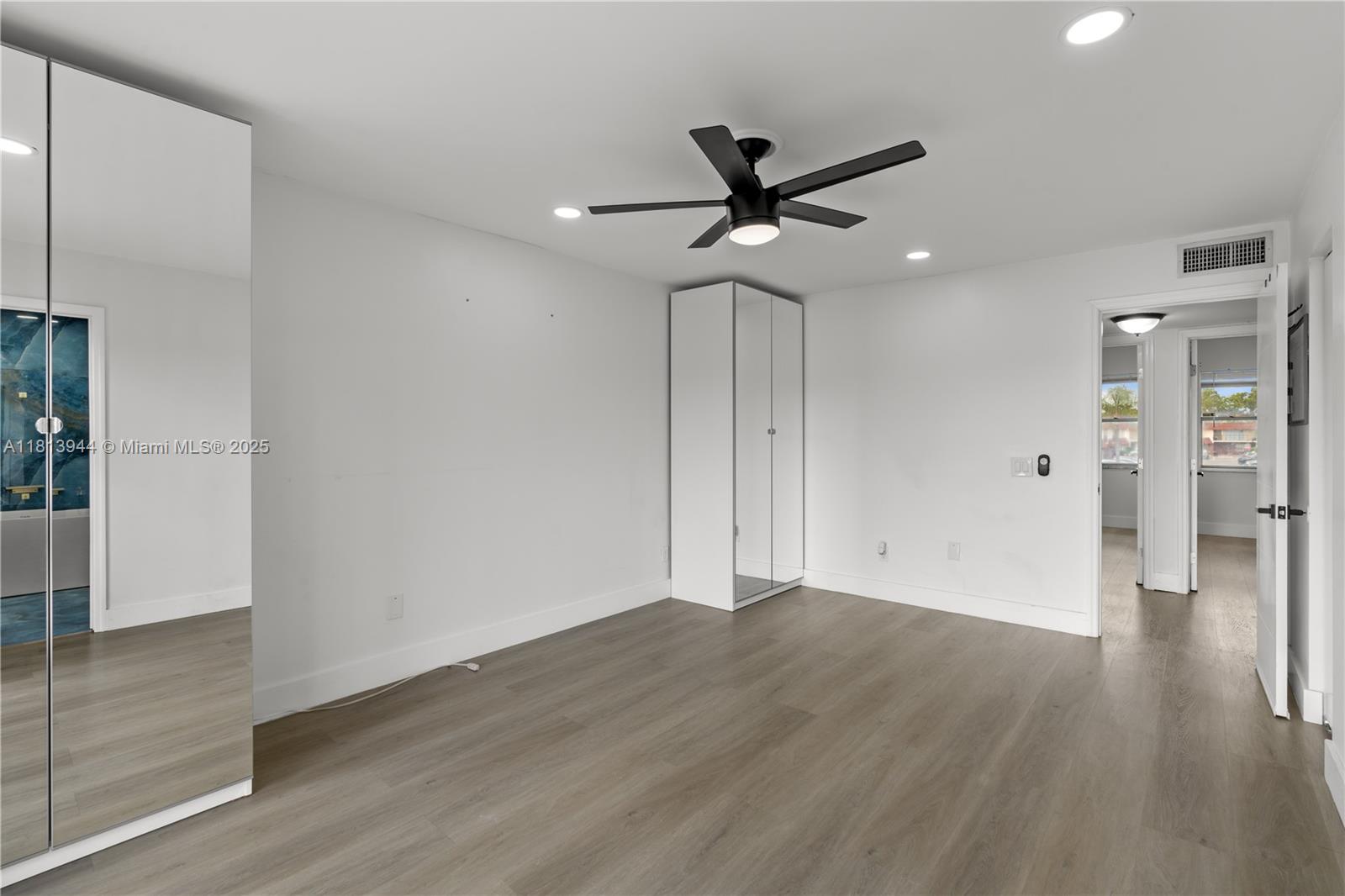 BRENTWOOD TOWNHOUSE 3 CON - Residential