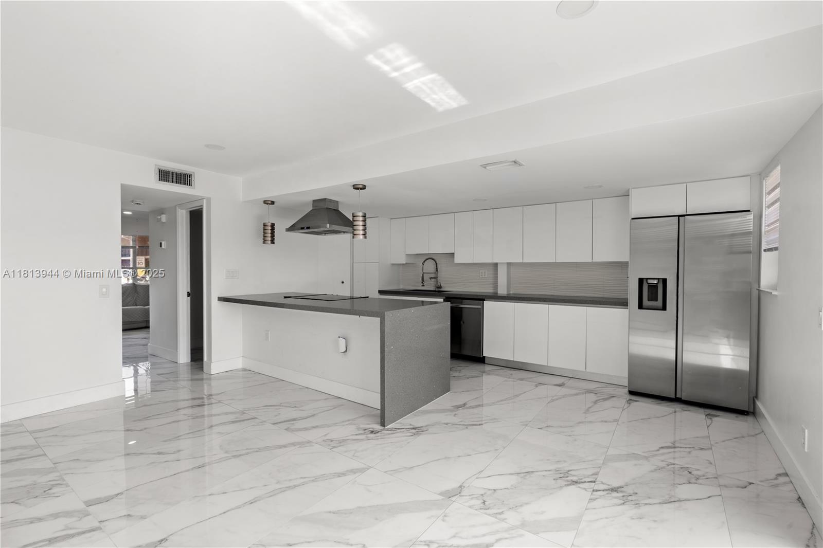 BRENTWOOD TOWNHOUSE 3 CON - Residential