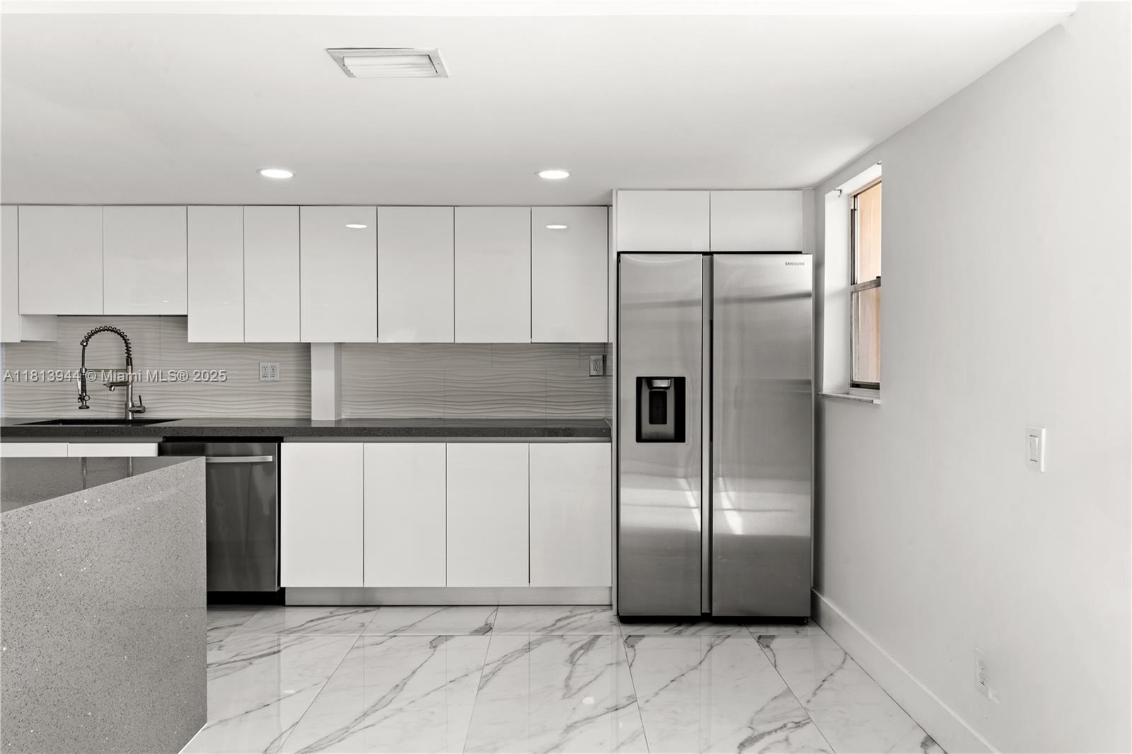 BRENTWOOD TOWNHOUSE 3 CON - Residential