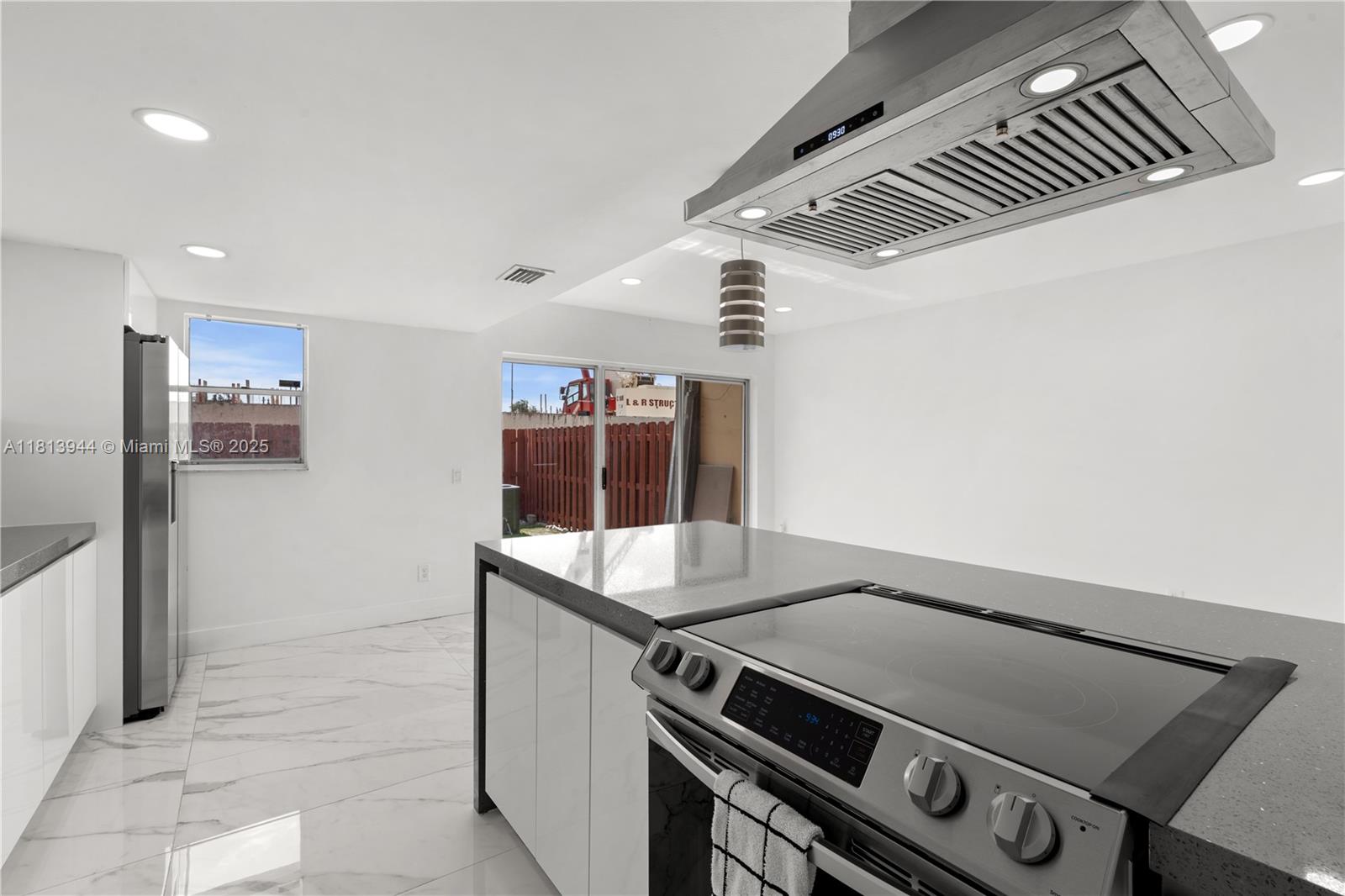 BRENTWOOD TOWNHOUSE 3 CON - Residential