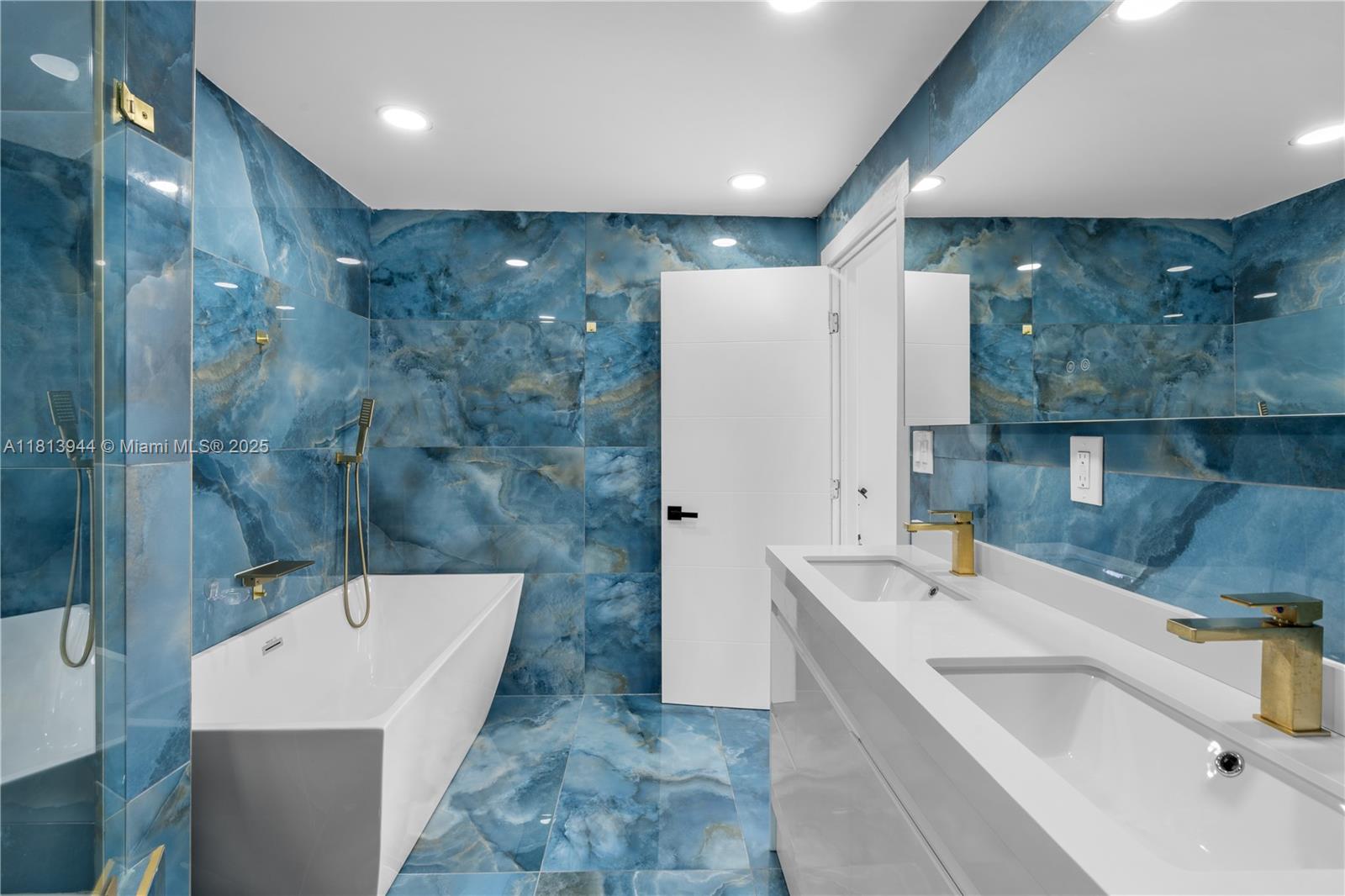 BRENTWOOD TOWNHOUSE 3 CON - Residential