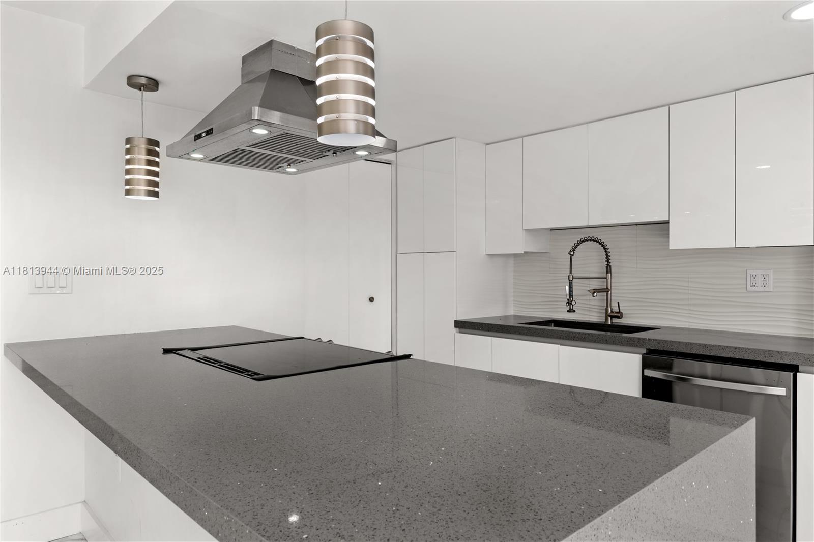 BRENTWOOD TOWNHOUSE 3 CON - Residential
