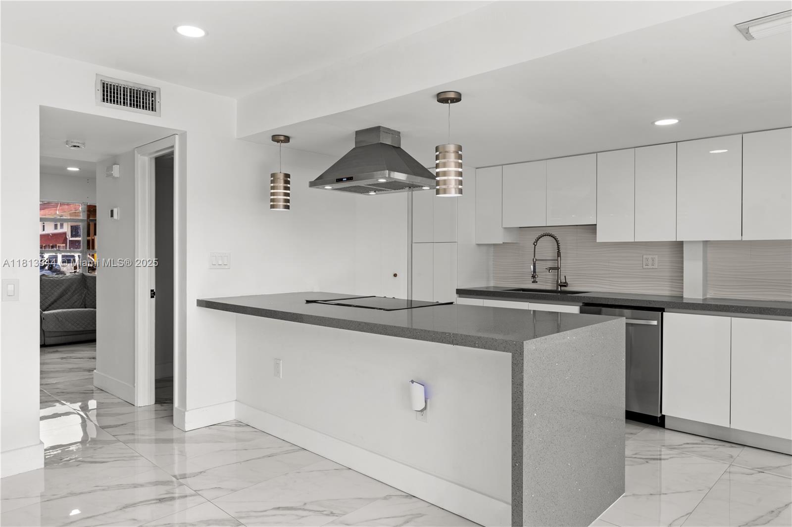 BRENTWOOD TOWNHOUSE 3 CON - Residential
