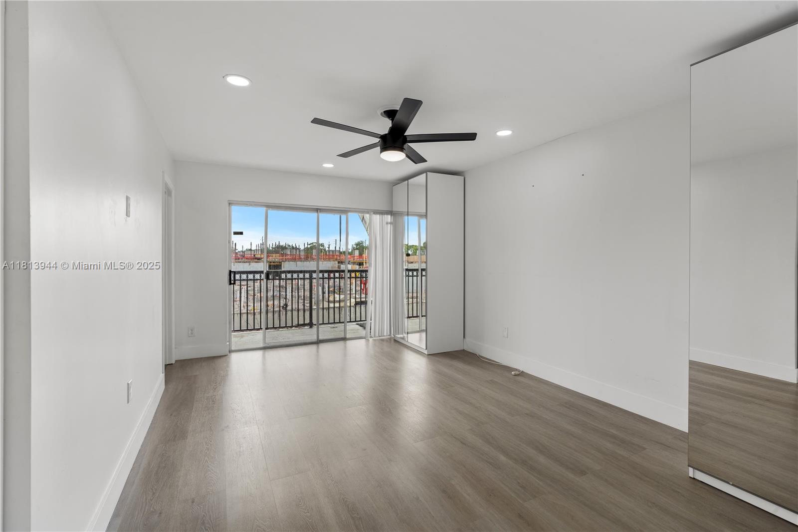 BRENTWOOD TOWNHOUSE 3 CON - Residential
