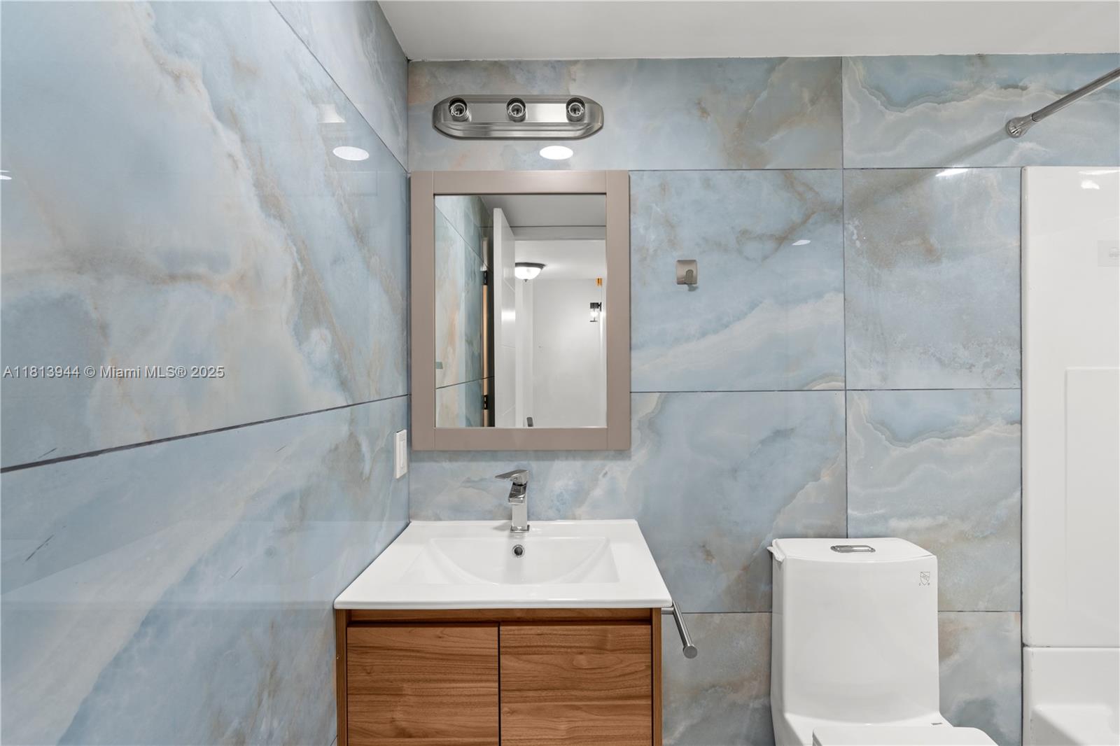 BRENTWOOD TOWNHOUSE 3 CON - Residential