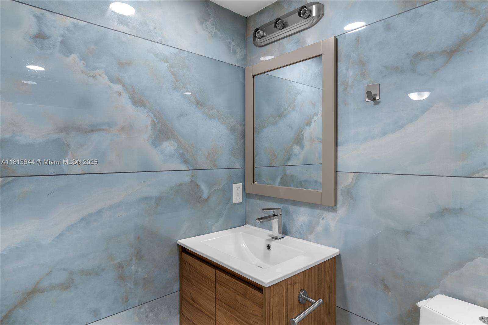 BRENTWOOD TOWNHOUSE 3 CON - Residential