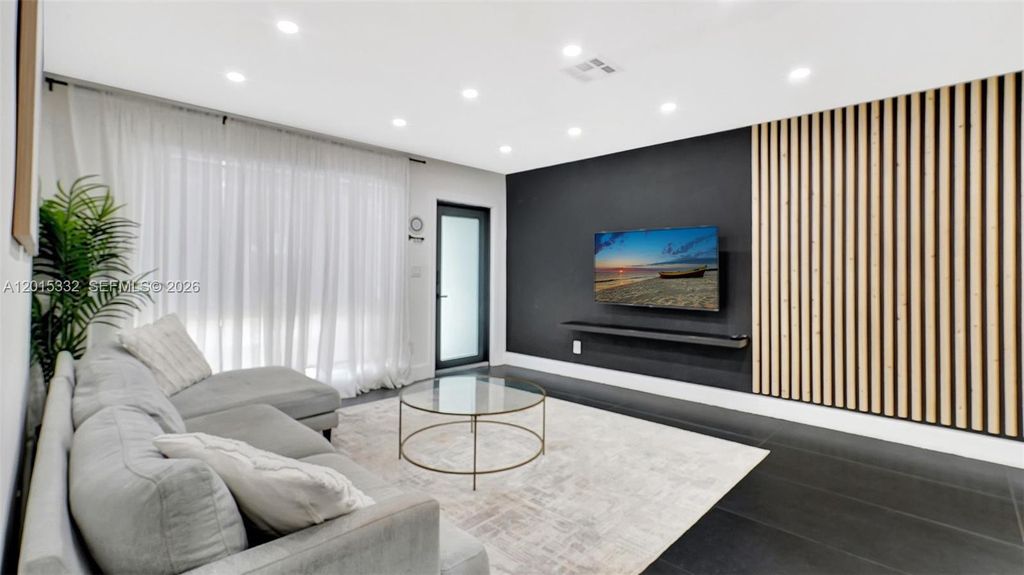 Photo of 603 N 32nd Ave, Hollywood, FL 33021 (MLS # A12015332)