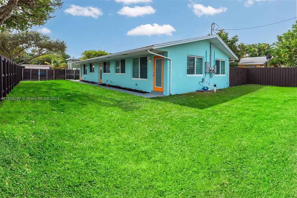 Photo of 831 NE 40th St #3, Oakland Park, FL 33334 (MLS # A11509297)