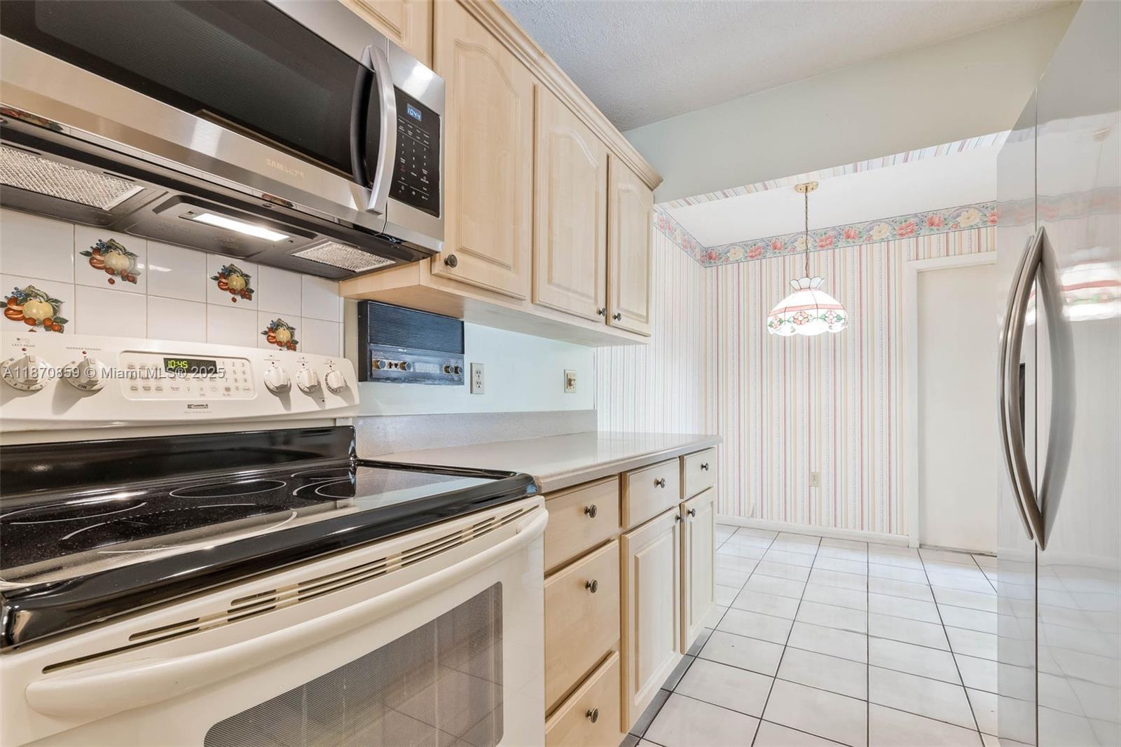 KINGS COURT WEST - Residential